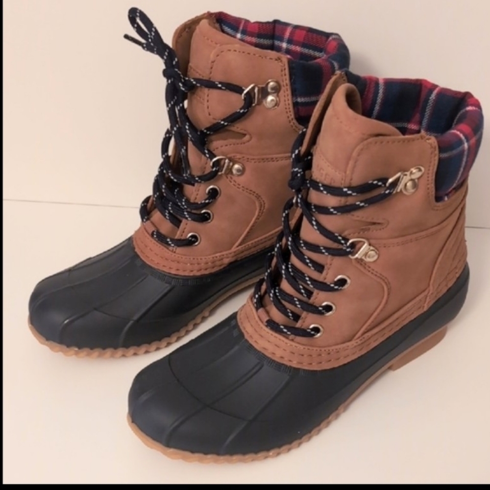 Tommy Hilfiger Rainah Duck Boots. Size 6M. New In Box